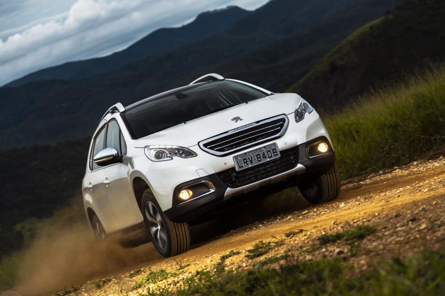  Peugeot 2008 2015 года  (BR) (фото 12 из 25)